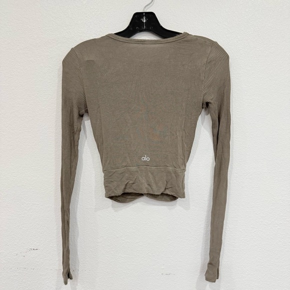 Alo Yoga Cover Long Sleeve Top in Olive Branch Women’s Size X-Small - Picture 4 of 5